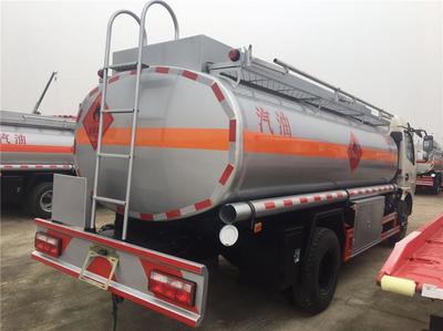 东风8吨汽油运输车 高效安全的移动加油站