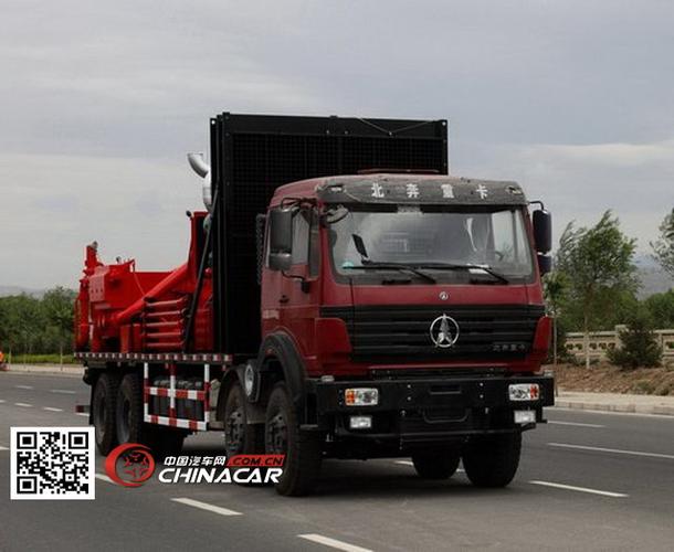 该公司生产的兰矿牌专用车系列产品主要型号有兰矿牌背罐车,兰矿牌
