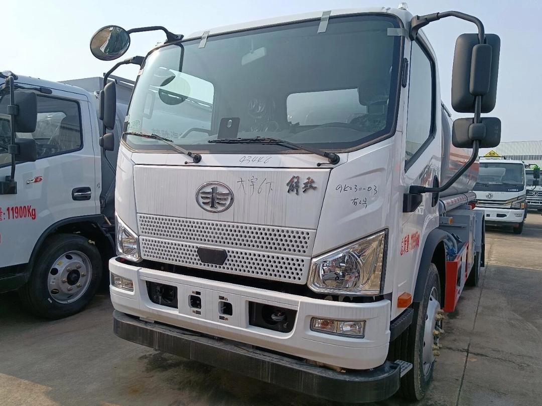 额载7吨油罐车与背罐车 运输领域的可靠搭档