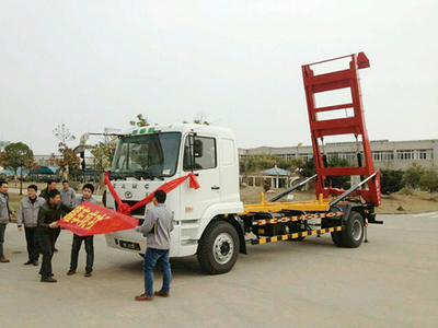 佳恒闪耀登场 华菱星马新兵之背罐车与水泥车